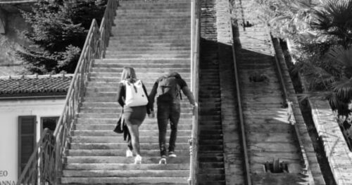 生きづらい世の中だと感じる理由